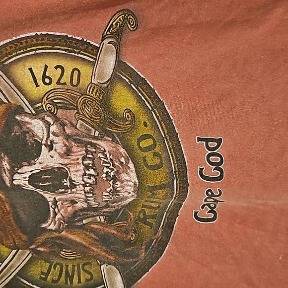 Pirates Paradise Cape Cod Rum Co. since 1620 graphic tee rusty red Medium UNISEX - Picture 6 of 6